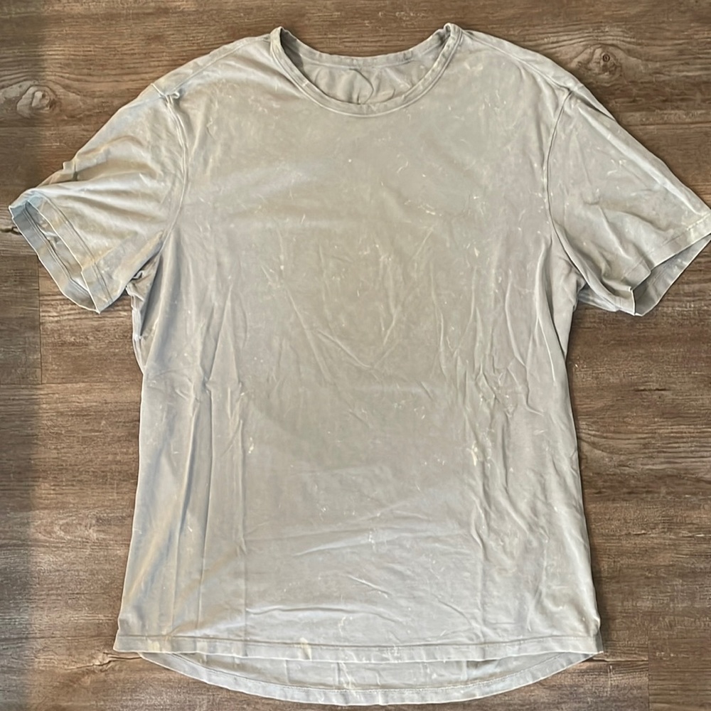 Mens Lululemon t-shirt size XL. No smoke